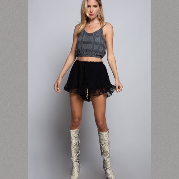 BLACK Flouncy Lace Trim Shorts Arrived! - Picture 1 of 6